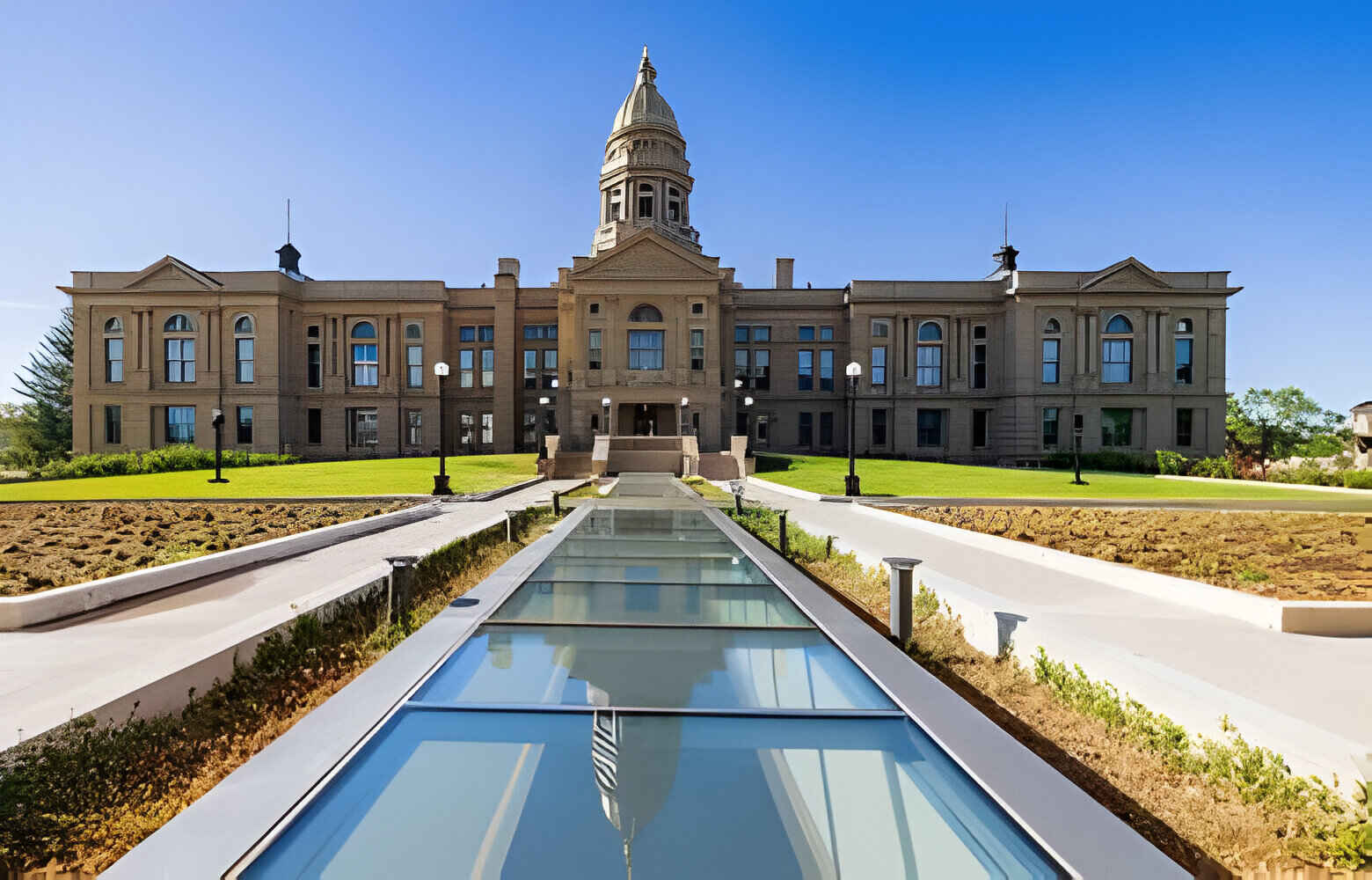 chauffeur service Wyoming to and from State capitol building at Cheyenne, Wyoming